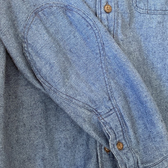 Levi’s button down - Picture 10 of 10